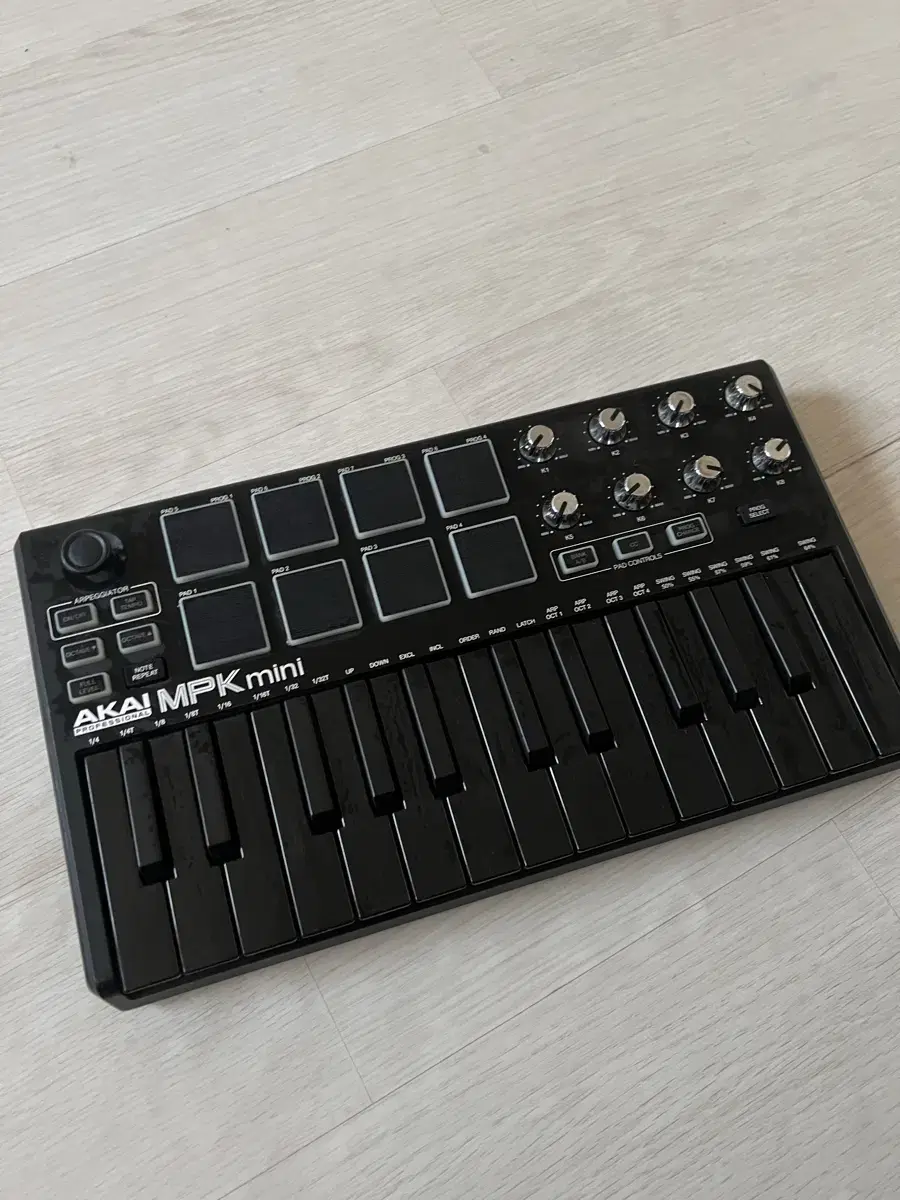 Akai mpk mini 키보드 팝니다